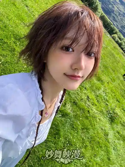 徐知裕（JIYU）隶属于哪支新晋韩国女团？她担任队长一职，又因怎样的造型与颜值出圈引发关注？